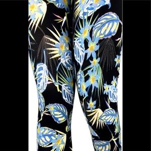 New Leaves butterysoft leggings Yoga One Size Plus